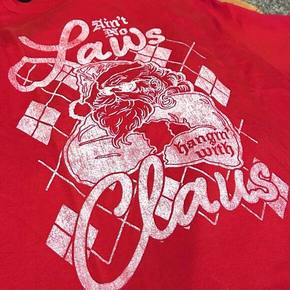 Christmas T Shirt Funny Ain’t No Laws Hangin With Claus Mens Large Red & White - Picture 2 of 3